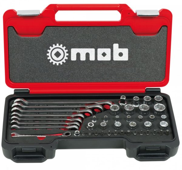 Coffret de clés mixtes à cliquet et douilles + adaptateurs  Clés : 8 10 11 12 13 15 17 19 mm Douilles ¼ : 4 5 5,5 6 7 8 9 10 11 12 13 14 mm Douilles ½ : 10 13 14 16 17 18 19 mm Embouts de vissage